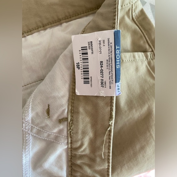 St. John’s Bay Tan Chino Shorts NWT Size 18P SKU0499 - Picture 6 of 9